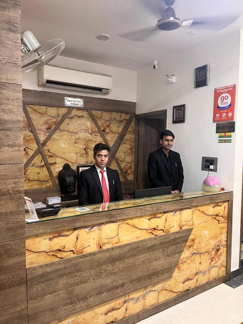 Hotel Parklane Agra (Uttar Pradesh) Exteriör bild